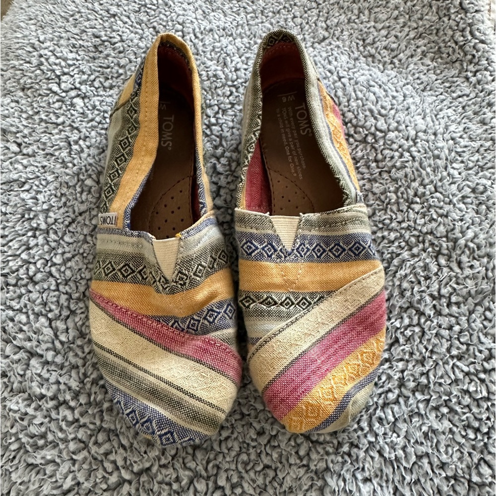 TOMS shoes